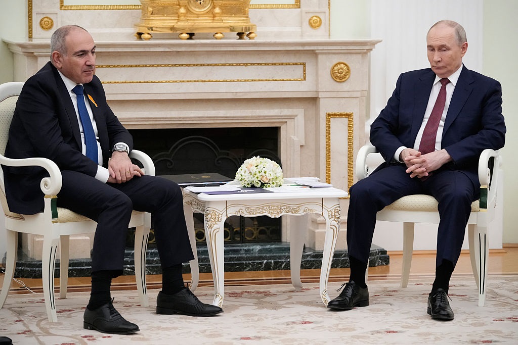 Фото для новини:Вибори у Вірменії: розвідка заявила про плани РФ завезти 100 тисяч вірмен