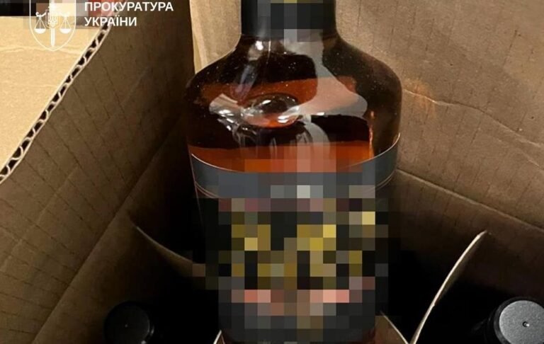 Фото для новини:Викрито контрабанду алкоголю, який ввозили під виглядом дипвантажу