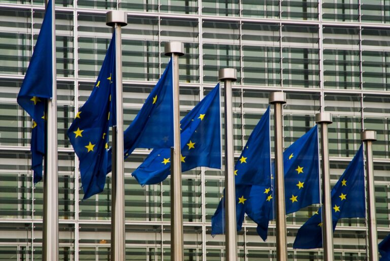 Фото для новини:ЄС на рік скасував мита на деякі азотні добрива