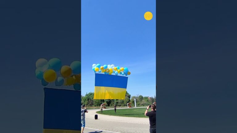 Фото для новини:У Краматорську під гімн України у небо підняли прапор і стяг 81 бригади