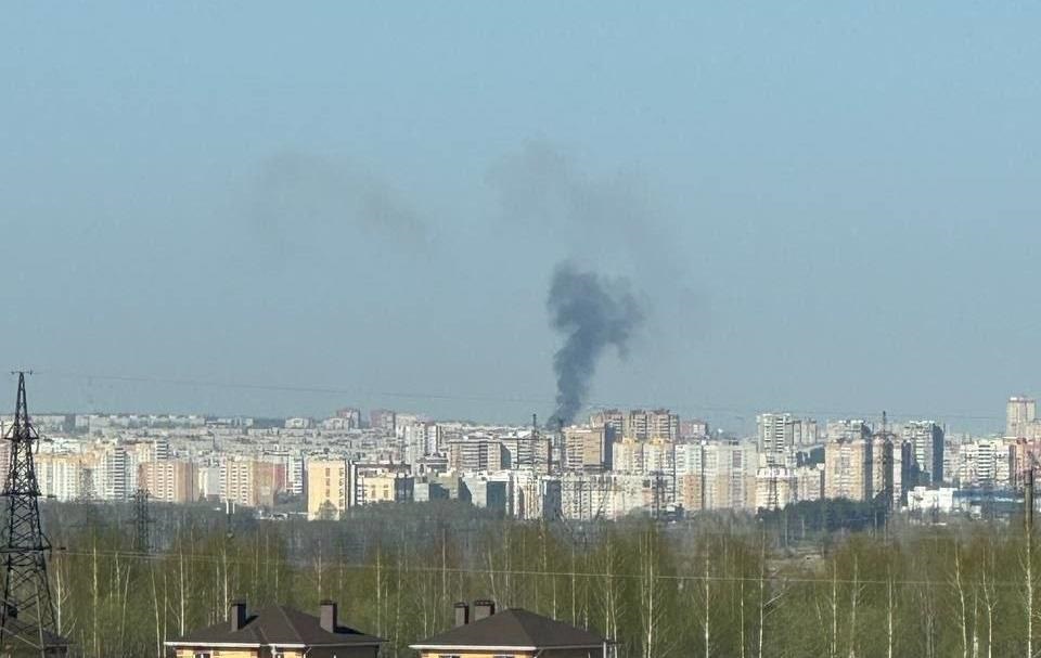Фото для новини:З'явився момент влучання ракети по заводу в РФ
