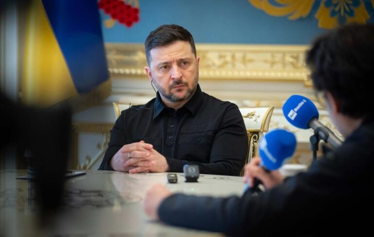 Фото для новини:Зеленський побачив "вікно" для переговорів з РФ
