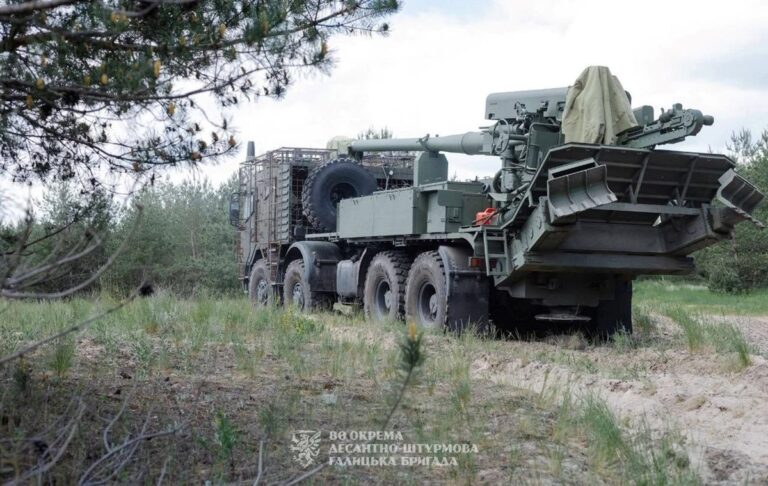 Фото для новини:ЗСУ ведуть бої з росіянами на 11 напрямках