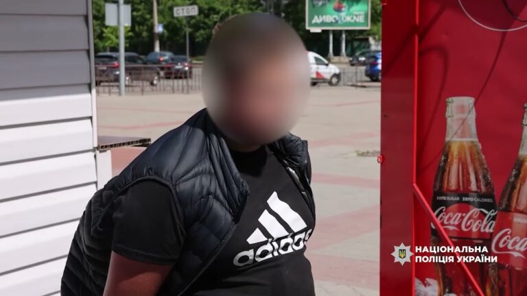 Фото для новини:Підпалював автомобілі військовослужбовців на замовлення: поліцейські з СБУ затримали зловмисника