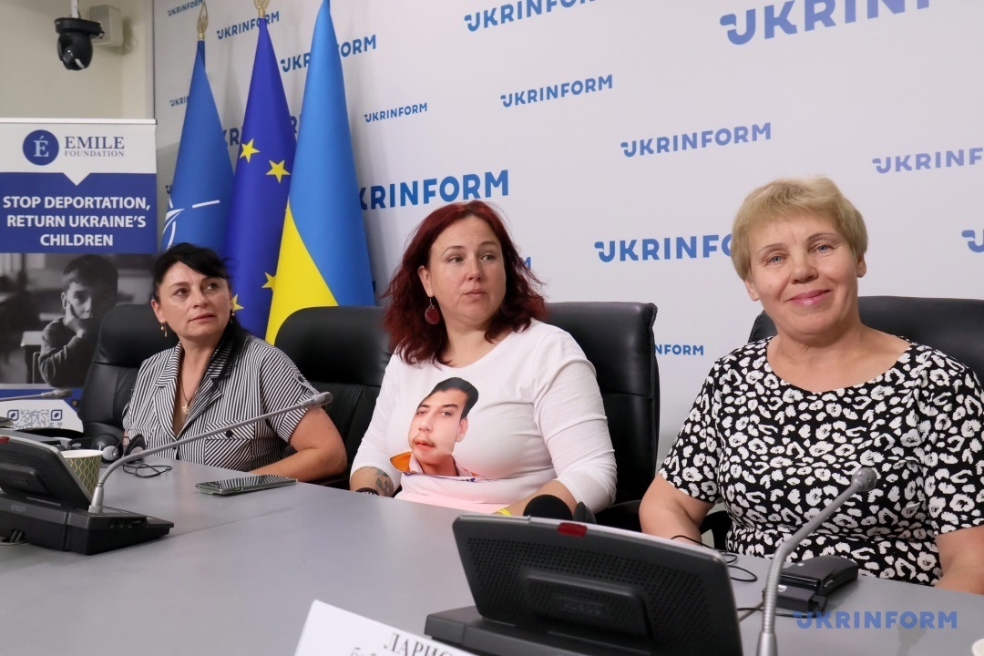 Фото для новини:Активісти розшукали 46 дітей із 84 вивезених Росією з інтернату в Олешках