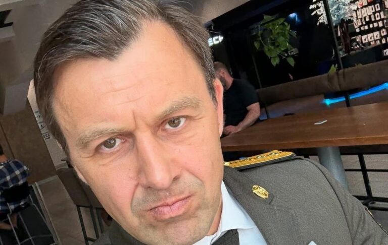 Фото для новини:Андрій Оністрат показав могилу сина, який загинув на фронті