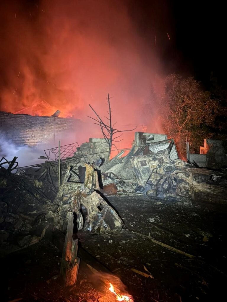 Фото для новини:Армія РФ вбила трьох людей на Донеччині і 13 поранила