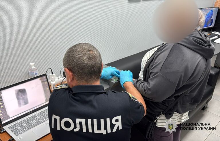 Фото для новини:Багатодітна харків’янка створювала порно за участю 14-річної доньки