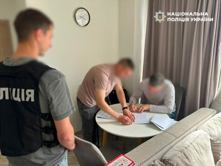 Фото для новини:Карандєєв відреагував на закиди у сприянні виїзду за кордон