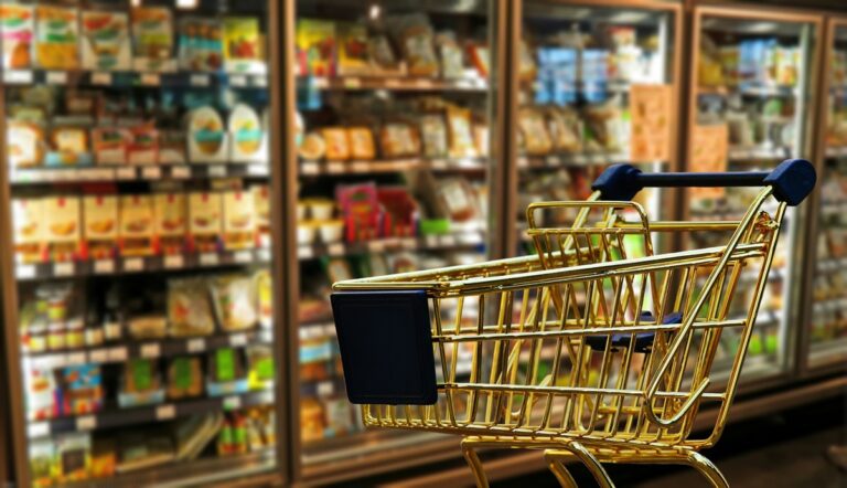 Фото для новини:Криза в Криму: у Севастополі почали обмежувати продаж продуктів