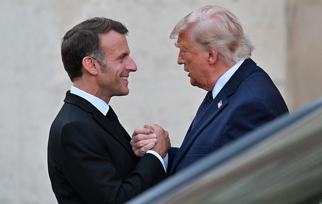 Фото для новини:Макрон переконав Трампа підтримати Україну - ЗМІ