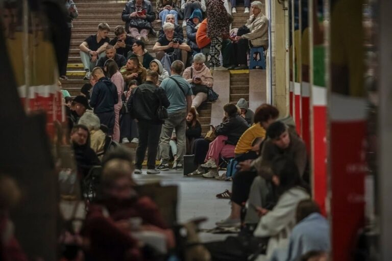 Фото для новини:Метрополітен зафіксував рекорд укриття людей під час атаки на Київ