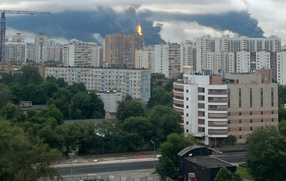 Фото для новини:Москву і Ростовщину атакували дрони: палають НПЗ