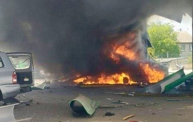 Фото для новини:На Дніпропетровщині росіяни поцілили по двох АЗС, є поранений