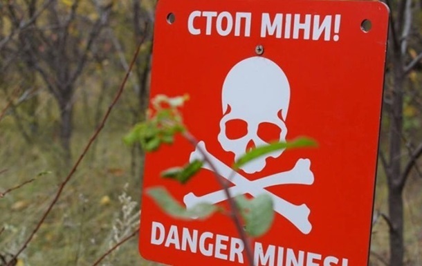 Фото для новини:На Херсонщині автомобіль підірвався на російській міні: є поранені