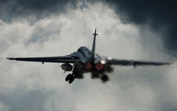 Фото для новини:На Хмельниччині розбився літак Су-24М