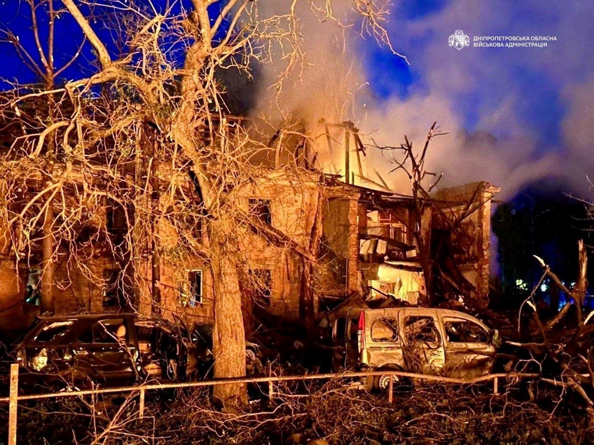 Фото для новини:Наслідки атаки РФ на Дніпро: чотири жертви і руїни