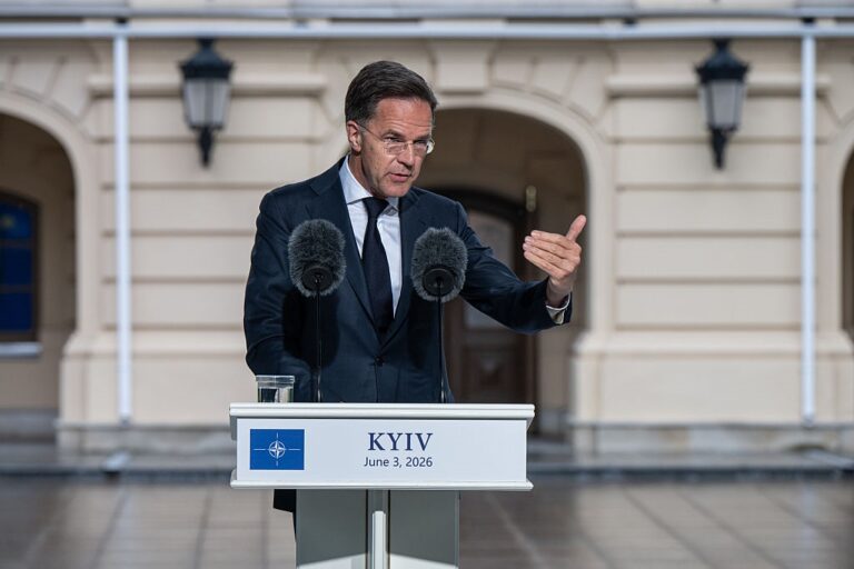 Фото для новини:НАТО відстає від плану закупівель зброї для України - ЗМІ