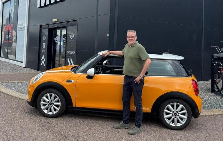 Фото для новини:Німець проїхав на MINI Cooper понад мільйон кілометрів і встановив рекорд
