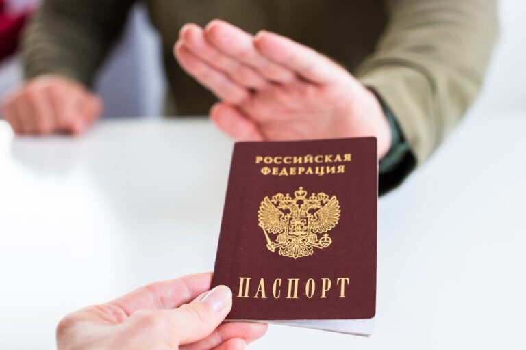 Фото для новини:Низка країн вимагає заблокувати шенген росіянам - ЗМІ