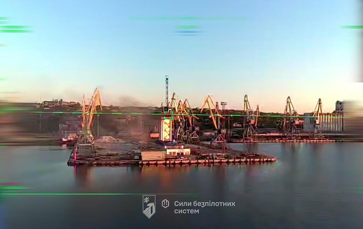 Фото для новини:Порт Маріуполя зазнав потужної атаки - СБС