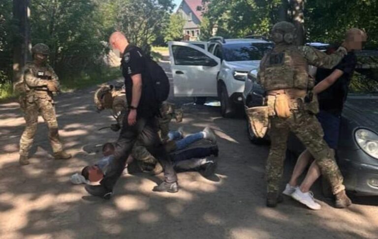 Фото для новини:Працівники ТЦК вимагали 250 тис. у військовозобов’язаного