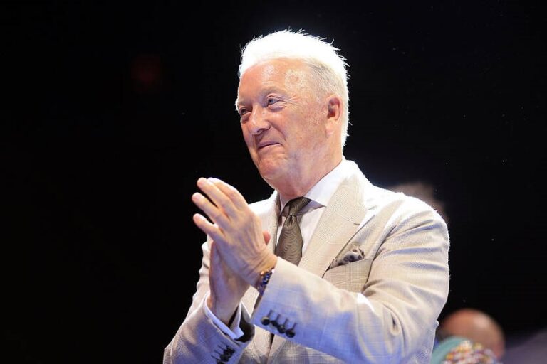 Фото для новини:Промоутер пояснив, що заважає офіційно оголосити бій Ф’юрі та Джошуа
