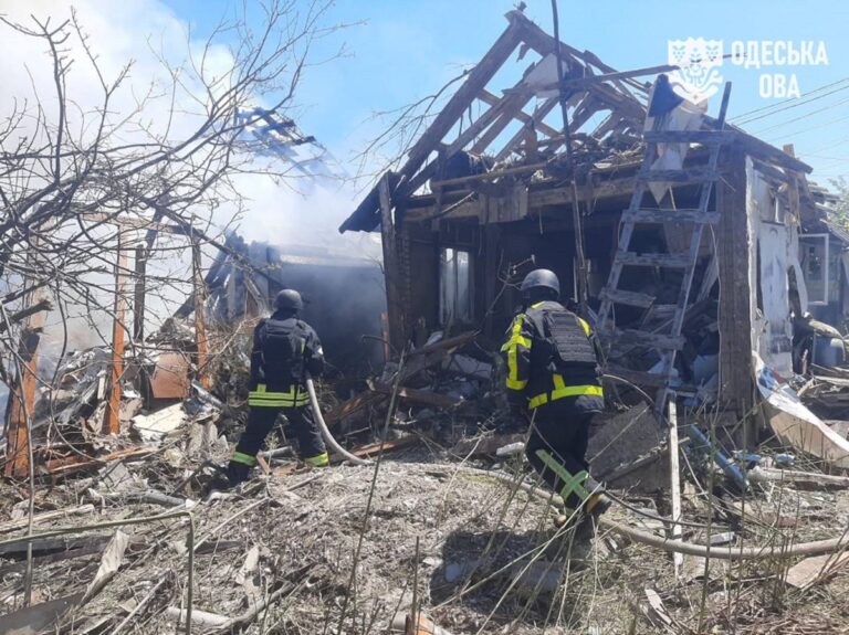 Фото для новини:Ракета влучила у приватний сектор на Одещині