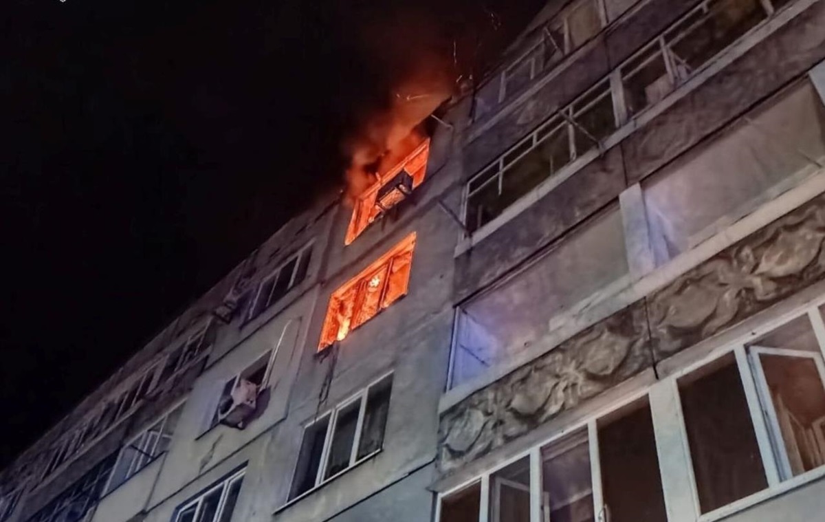 Фото для новини:РФ вдарила по Павлограду: горить багатоповерхівка