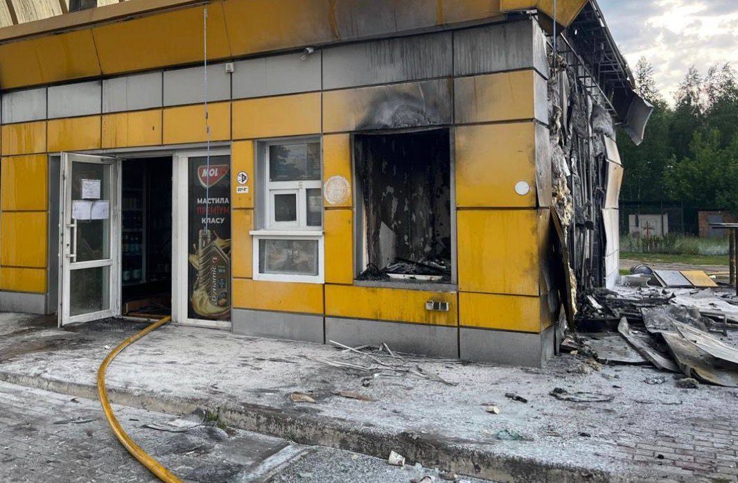 Фото для новини:РФ вдарила по трьох АЗС на Чернігівщині