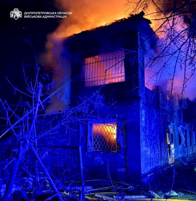 Фото для новини:Росія вдарила по Дніпру і Харкову, виникли пожежі