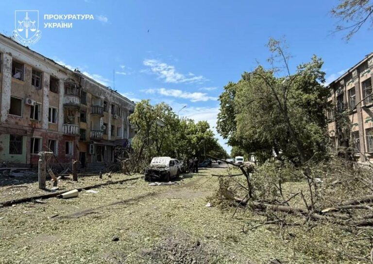 Фото для новини:Росіяни скинули бомби на Слов'янськ, серед поранених - дитина