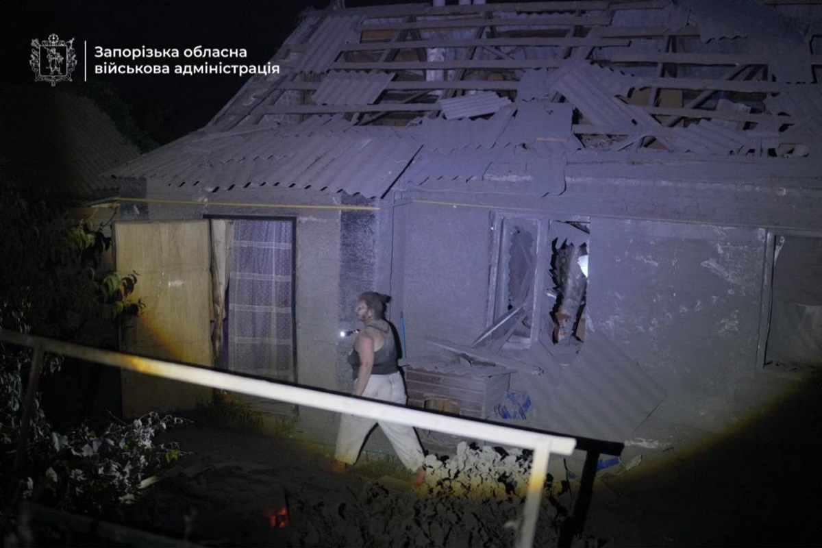 Фото для новини:Росіяни завдали нових ударів по Запоріжжю, є поранені