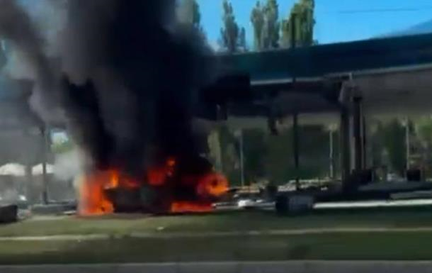 Фото для новини:Росіяни знову атакували АЗС у Сумах: троє людей поранені