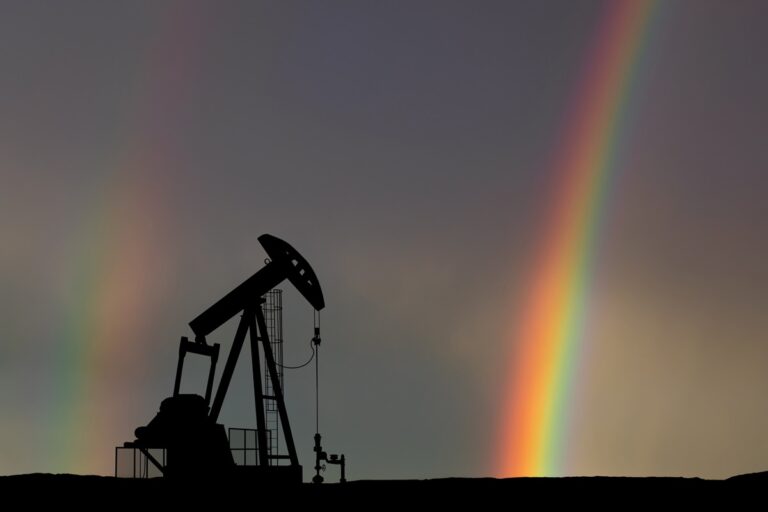 Фото для новини:Російська та іранська нафта дешевшають на ринку Китаю