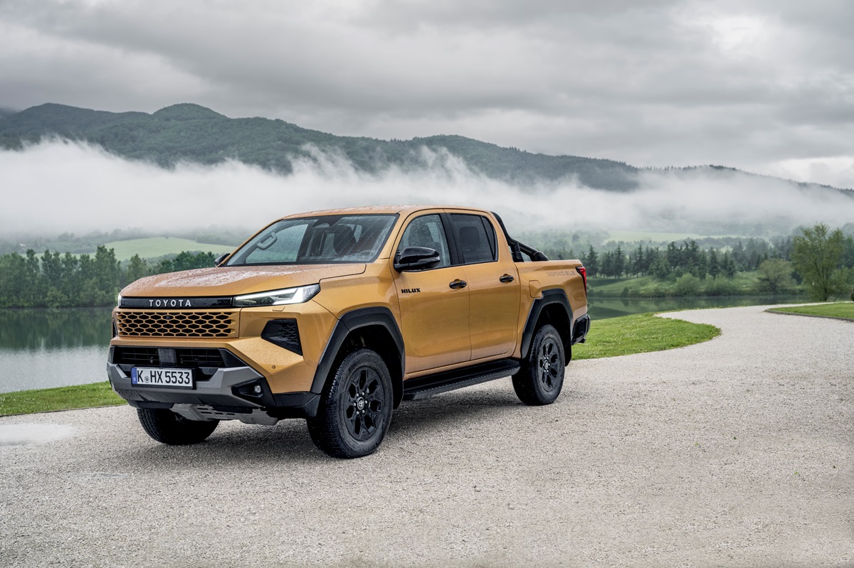 Фото для новини:Сучасний, могутній, зручний:в Україну прибуває новий Toyota Hilux