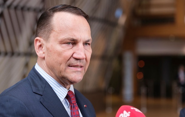 Фото для новини:"Це принизливо": Сікорський прокоментував позбавлення Зеленського ордена