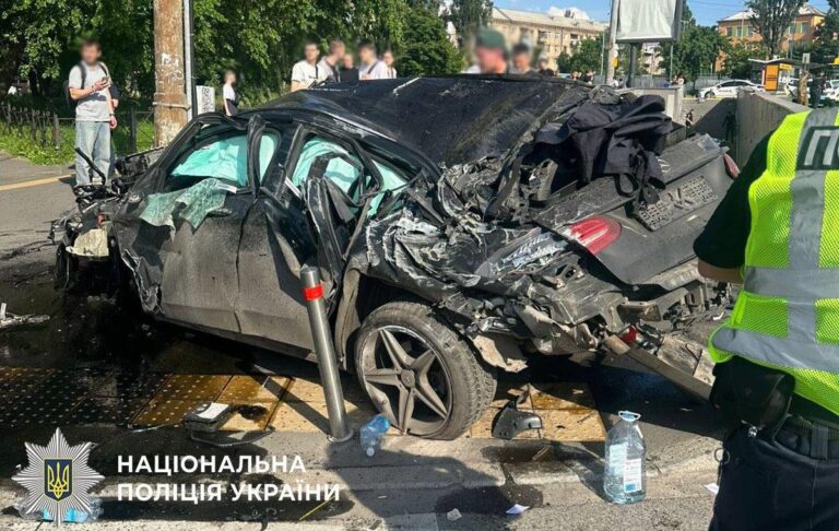 Фото для новини:У Києві четверо людей загинуло в ДТП