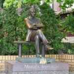 Фото для новини:У Києві демонтували памʼятник Булгакову