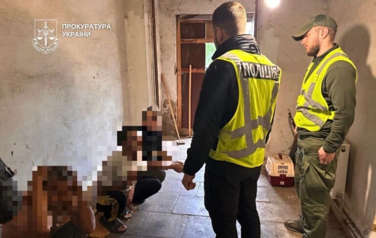 Фото для новини:У Києві на вокзалах людей обманом вербували у трудове рабство