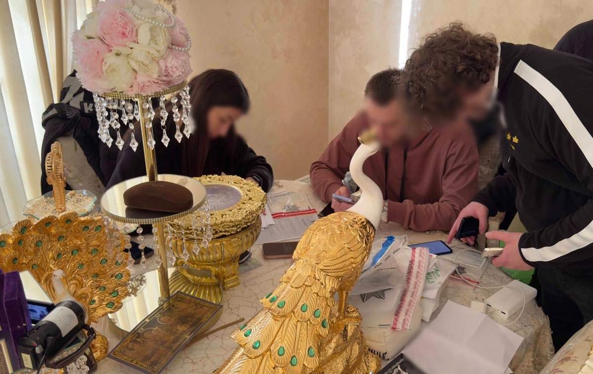 Фото для новини:У Києві судитимуть "магів", які ошукали родини загиблих воїнів