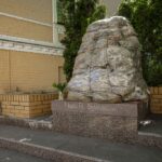 Фото для новини:У КМДА пояснили, куди подінуть пам'ятник Булгакову