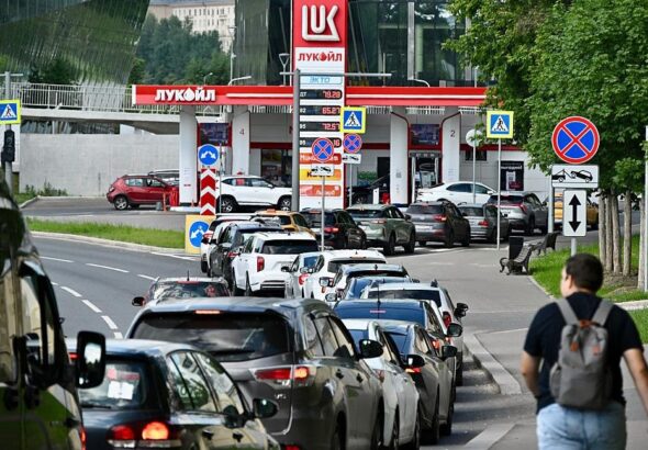 Фото для новини:У Путіна підтвердили переговори щодо імпорту бензину