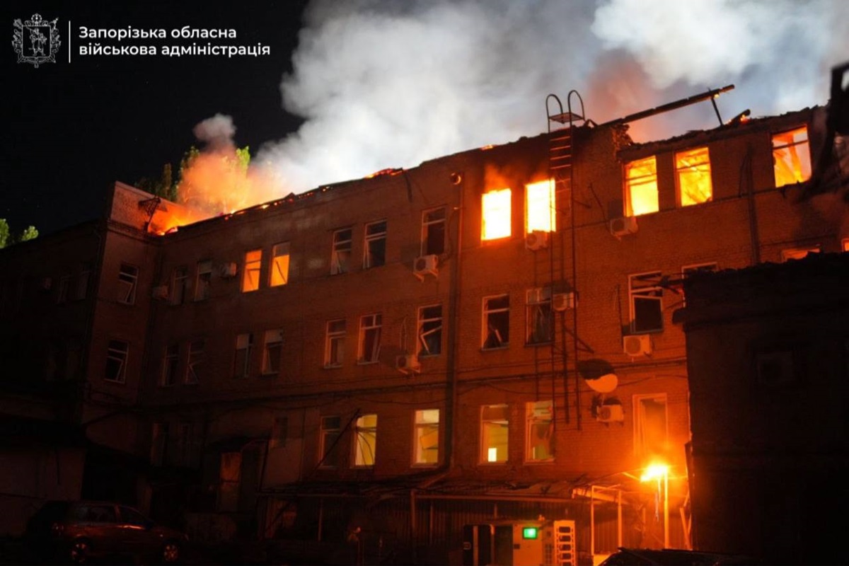 Фото для новини:Удар РФ по Запоріжжю: є поранені і низка руйнувань