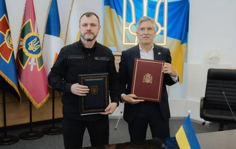 Фото для новини:Україна та Іспанія домовились про взаємну депортацію громадян
