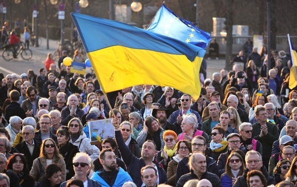 Фото для новини:Українці виступають за усунення росмови з офіційної сфери - опитування