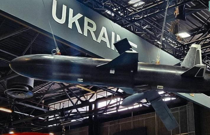 Фото для новини:Укроборонпром показав реактивний ударний дрон з бойовою частиною в 100 кг