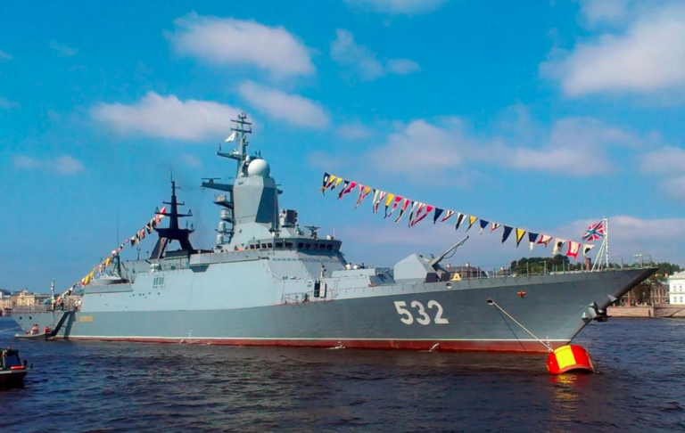 Фото для новини:З'явились знімки ураженого у Кронштадті ракетного корабля