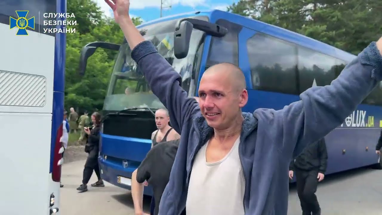 Фото для новини:СБУ показала ексклюзивне відео з обміну полоненими 26 червня