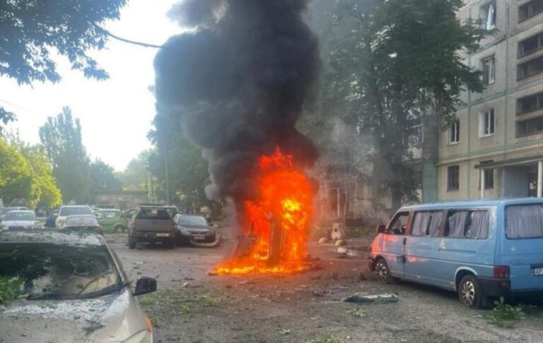 Фото для новини:Запоріжжя зазнало повторної атаки РФ, є поранені